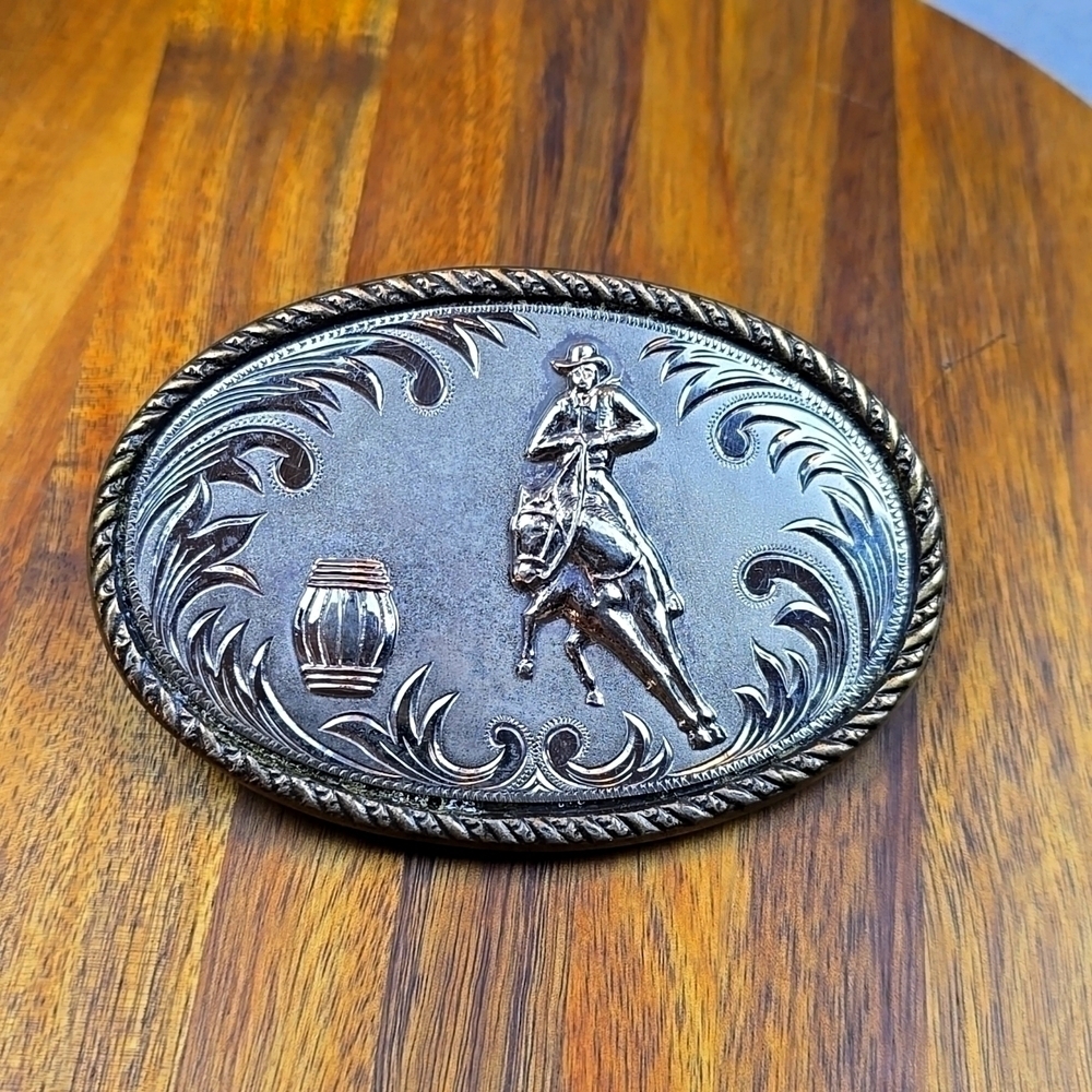 Horse bell racing bell buckle country style.. Great LOOKING BUCKLE Stand Out